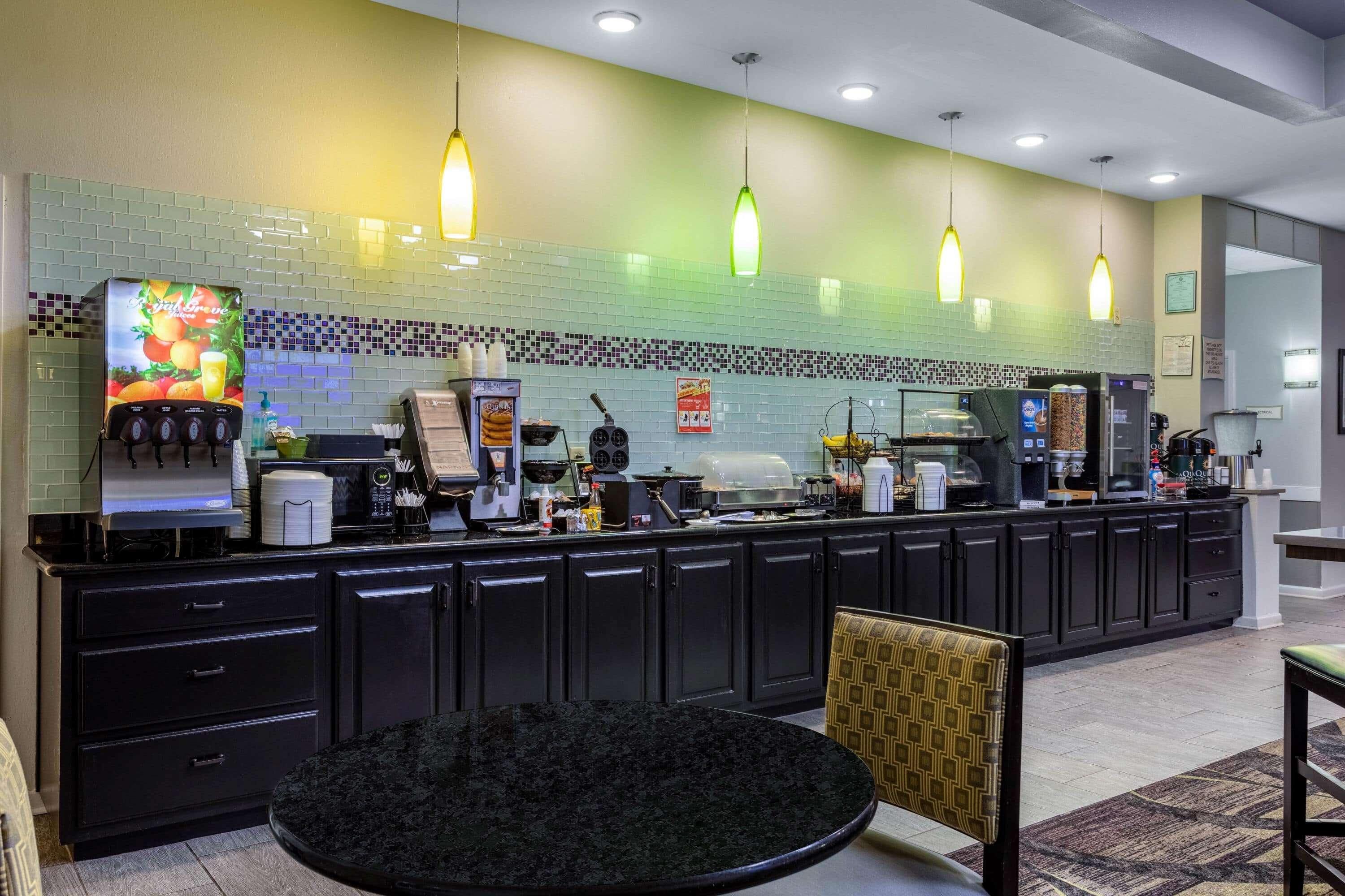 La Quinta By Wyndham Huntsville Airport Madison Exterior photo