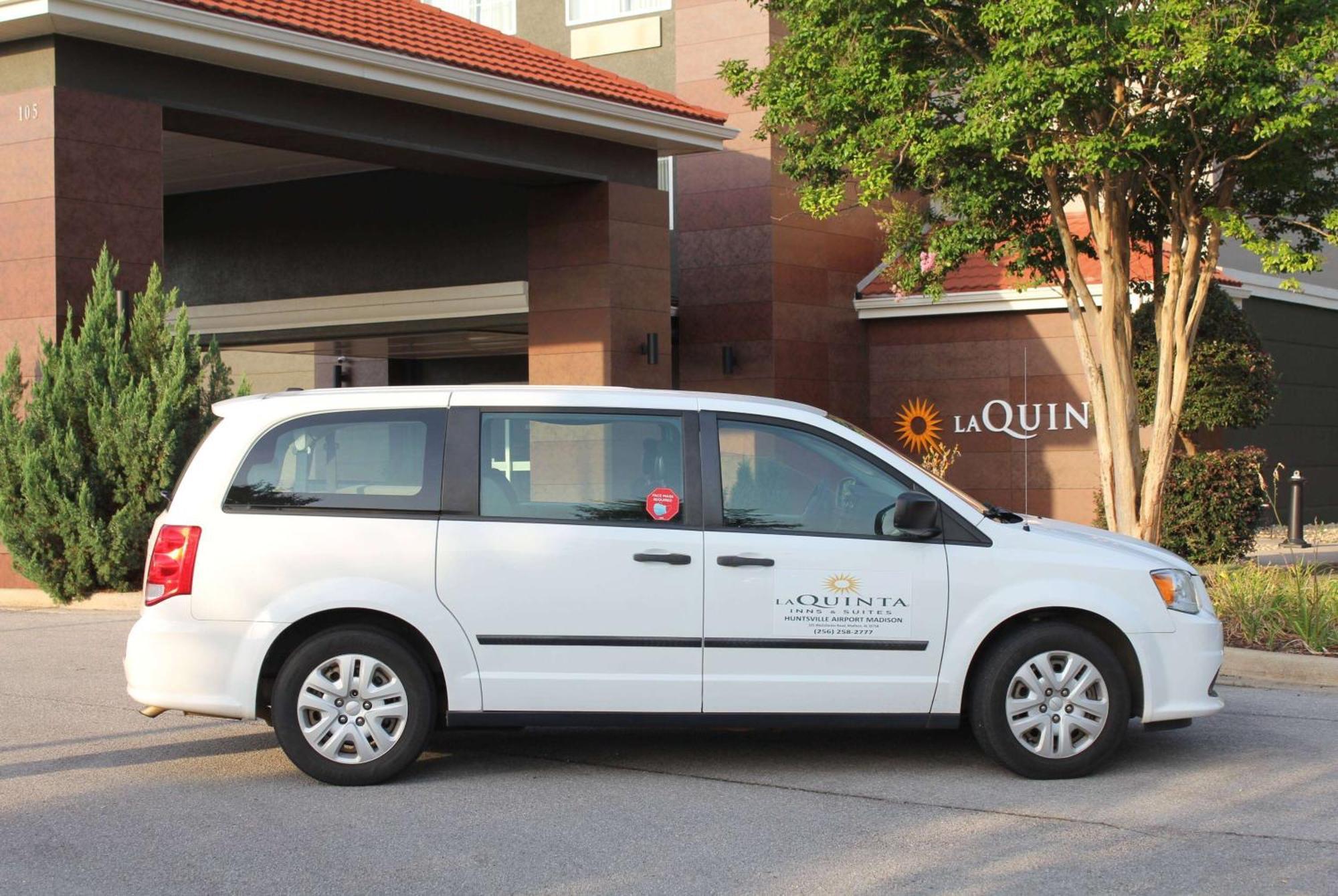 La Quinta By Wyndham Huntsville Airport Madison Exterior photo